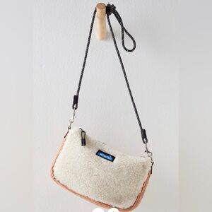 KAVU So Snuggy Crossbody Bag Blush Cloud NWT